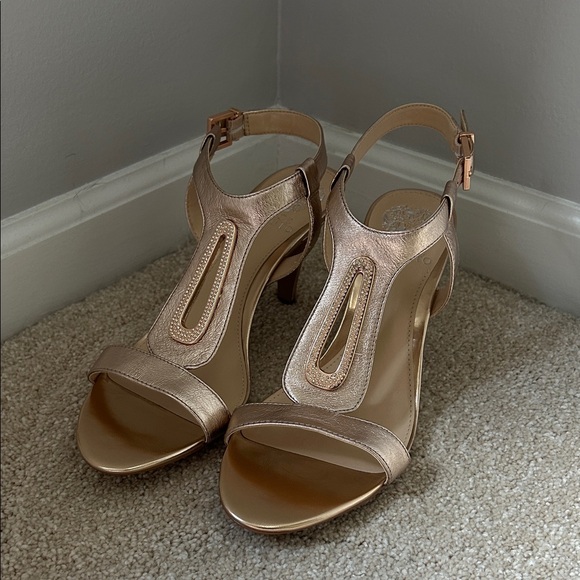 Vince Camuto Shoes - New Vince Camuto Rose Gold Metallic Heels, Rhinestone detail, Women’s size 9
